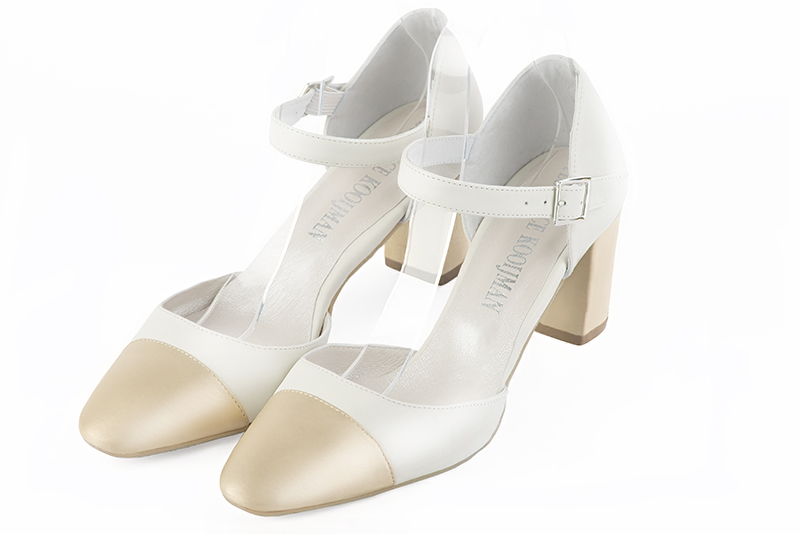 Gold and off white women's open side shoes, with an instep strap. Round toe. Medium block heels. Front view - Florence KOOIJMAN